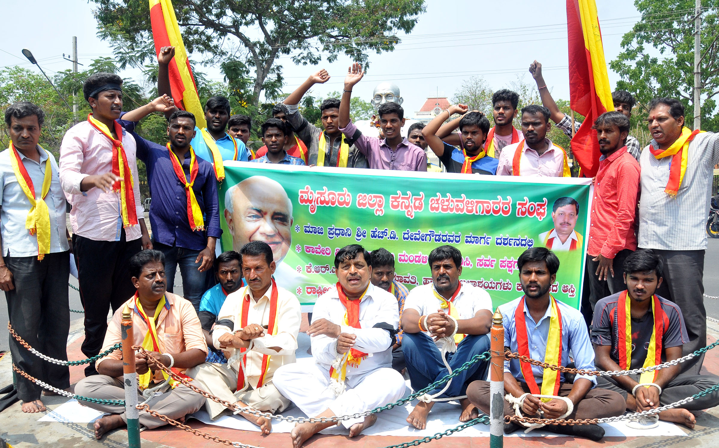 ಮೈಸೂರು: ಕಾವೇರಿ ನಿರ್ವಹಣಾ ಮಂಡಳಿ ರಚನೆ ವಿರೋಧಿಸಿ ವಿನೂತನ ಪ್ರತಿಭಟನೆ